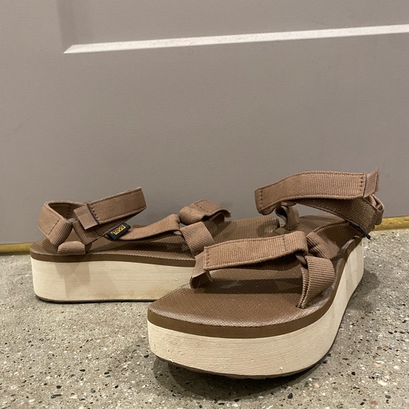 Teva Flatform Sandals Size 6 - Picture 2 of 5